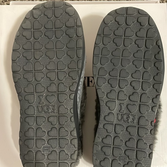 I ❤️ Ugg Slippers Size 6 - Picture 3 of 3